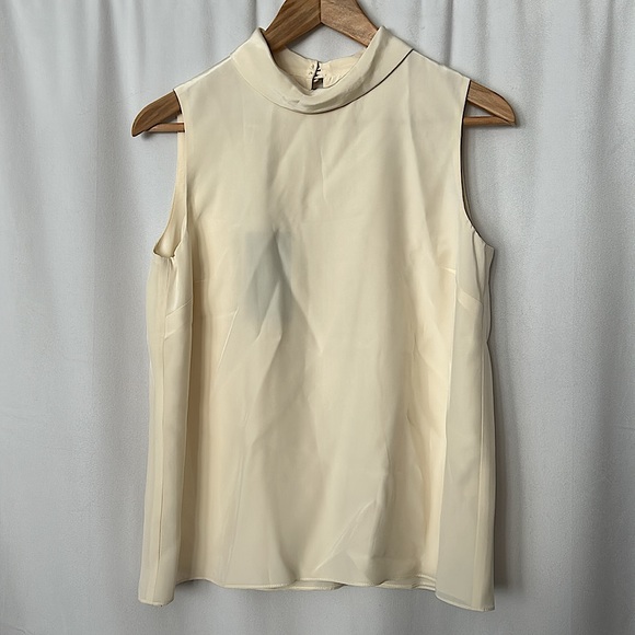 Sara Campbell Tops - Sara Campbell NWT 💯% Silk Ivory Georgette Sleeveless Shirt Top **Size 8**🌺🌺